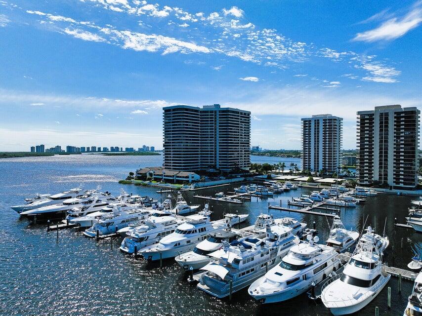 OLD PORT COVE LAKE POINT - Residential