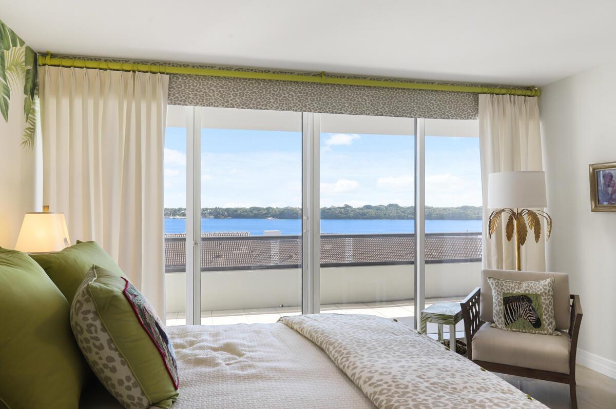 OLD PORT COVE LAKE POINT - Residential