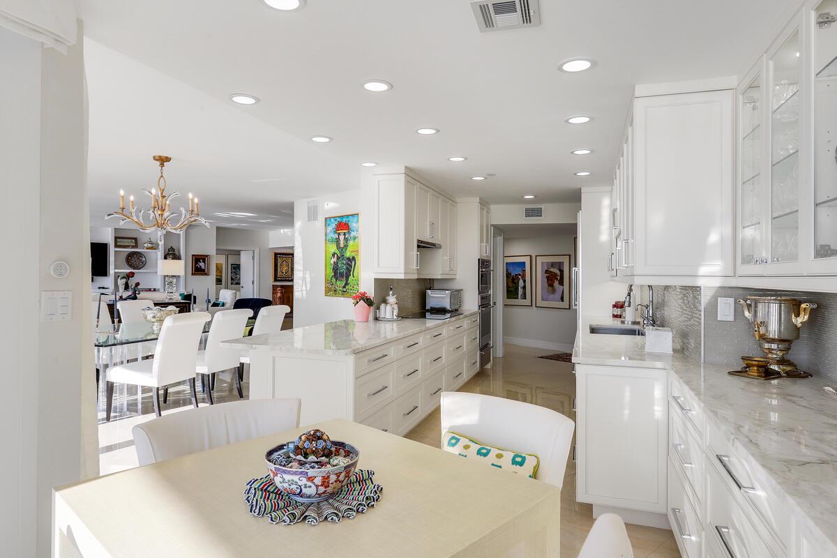 OLD PORT COVE LAKE POINT - Residential