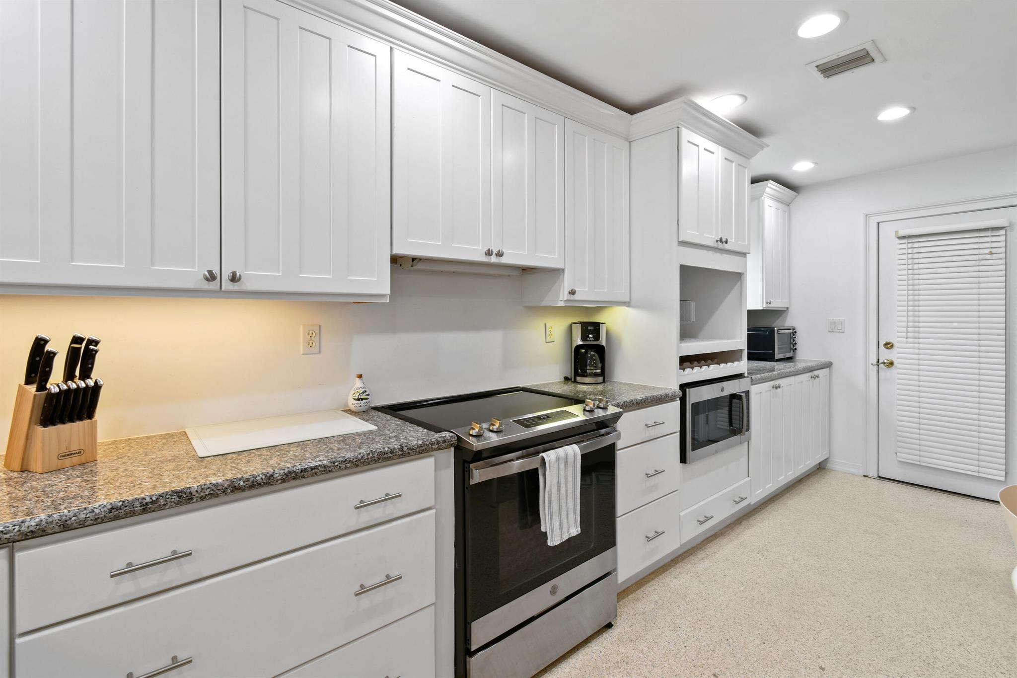 LAKE CLARKE WEST PL 3 IN - Residential