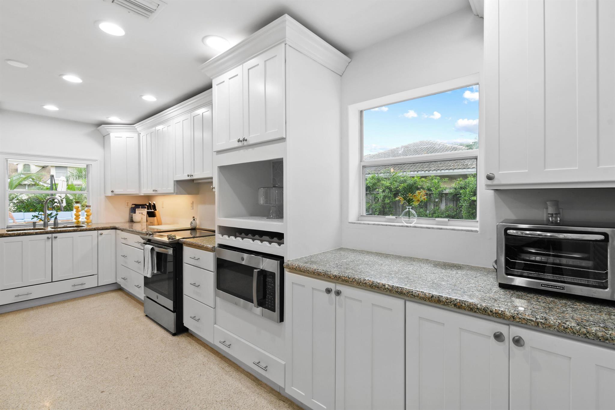 LAKE CLARKE WEST PL 3 IN - Residential