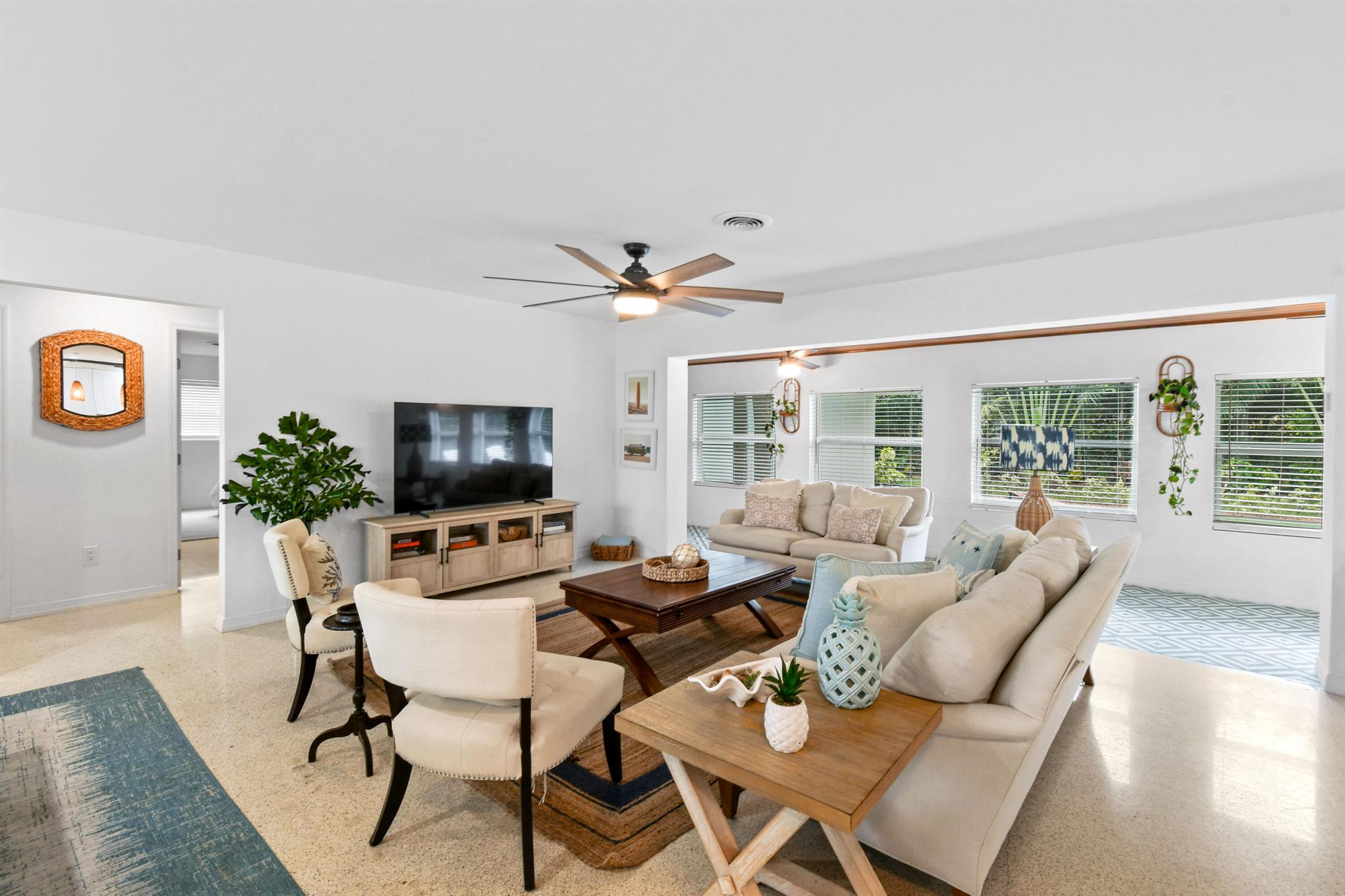 8045 W Lake Drive, Lake Clarke Shores, FL, 33406/$899,000 2 8045 W Lake Drive