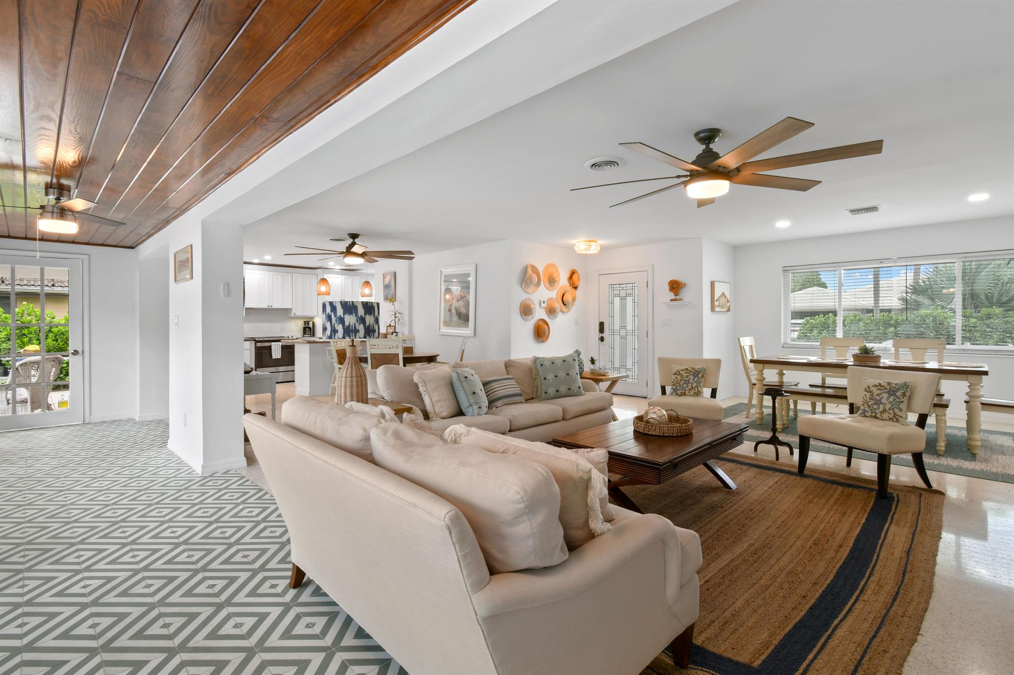 LAKE CLARKE WEST PL 3 IN - Residential