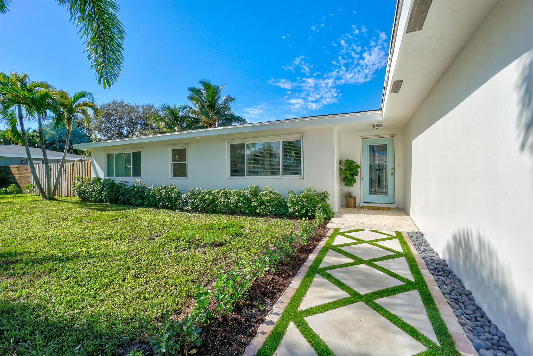 8045 W Lake Drive, Lake Clarke Shores, FL, 33406/$899,000 1 8045 W Lake Drive