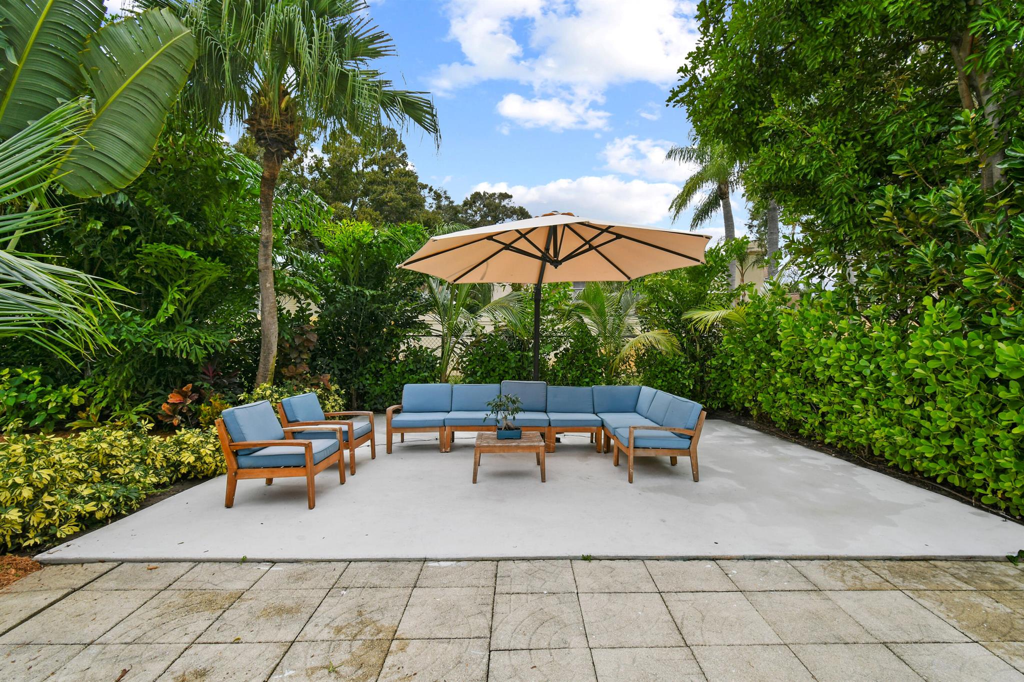 LAKE CLARKE WEST PL 3 IN - Residential