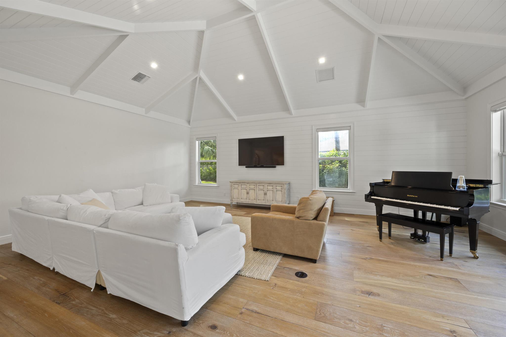 5561 Hibiscus Road