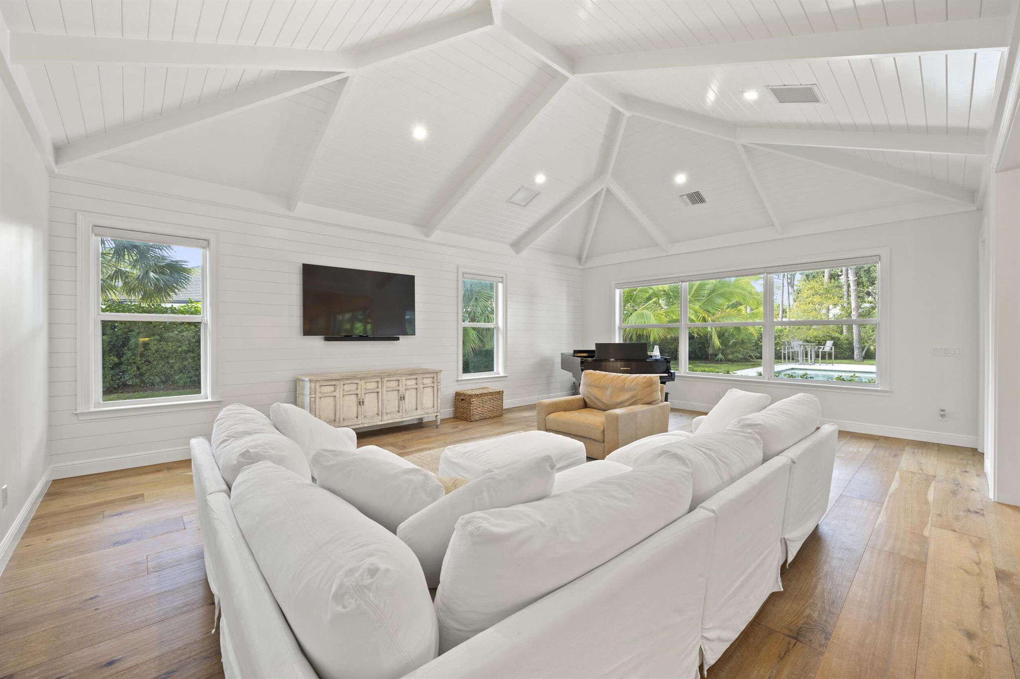 5561 Hibiscus Road