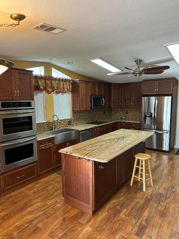 553 Tropical Isles Circle