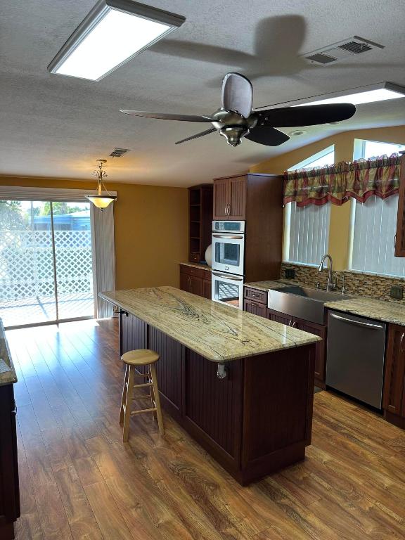 553 Tropical Isles Circle