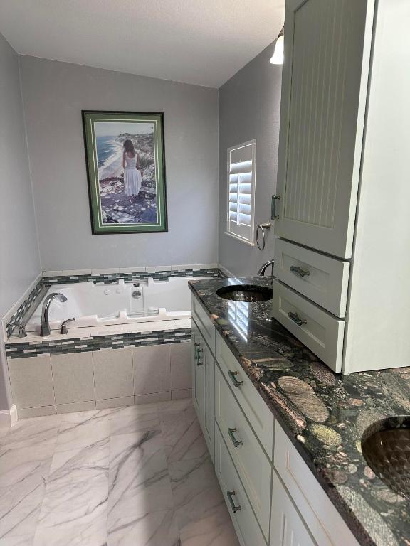 TROPICAL ISLES - Residential