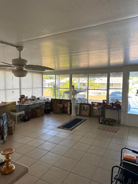 TROPICAL ISLES - Residential