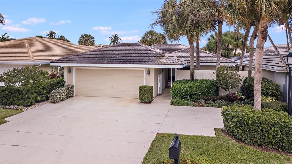 Photo of 17046 Bay Street, Jupiter, FL 33477 (MLS # R10777721)