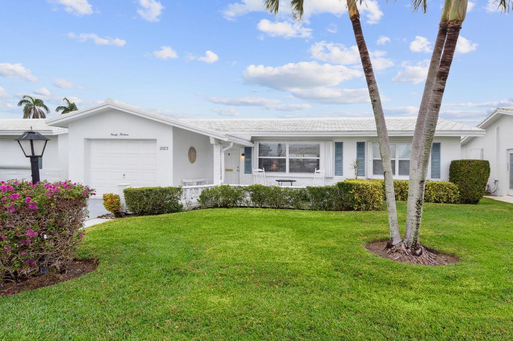 Photo of 2013 SW 6th Avenue, Boynton Beach, FL 33426 (MLS # R11054010)