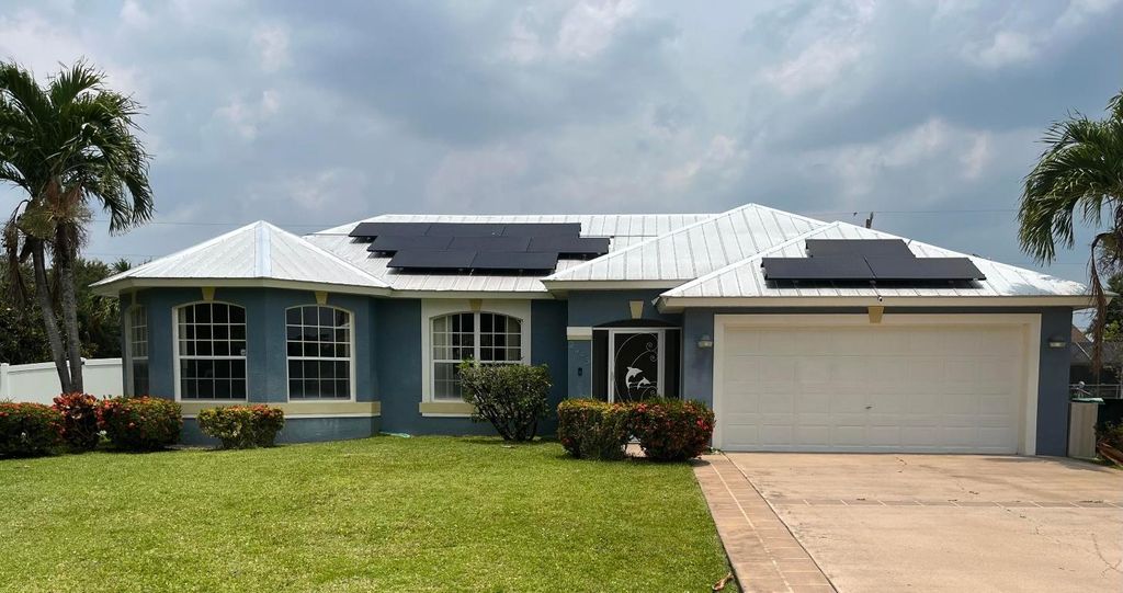 Photo of 2443 SE Tracy Avenue, Port Saint Lucie, FL 34952 (MLS # R10923563)