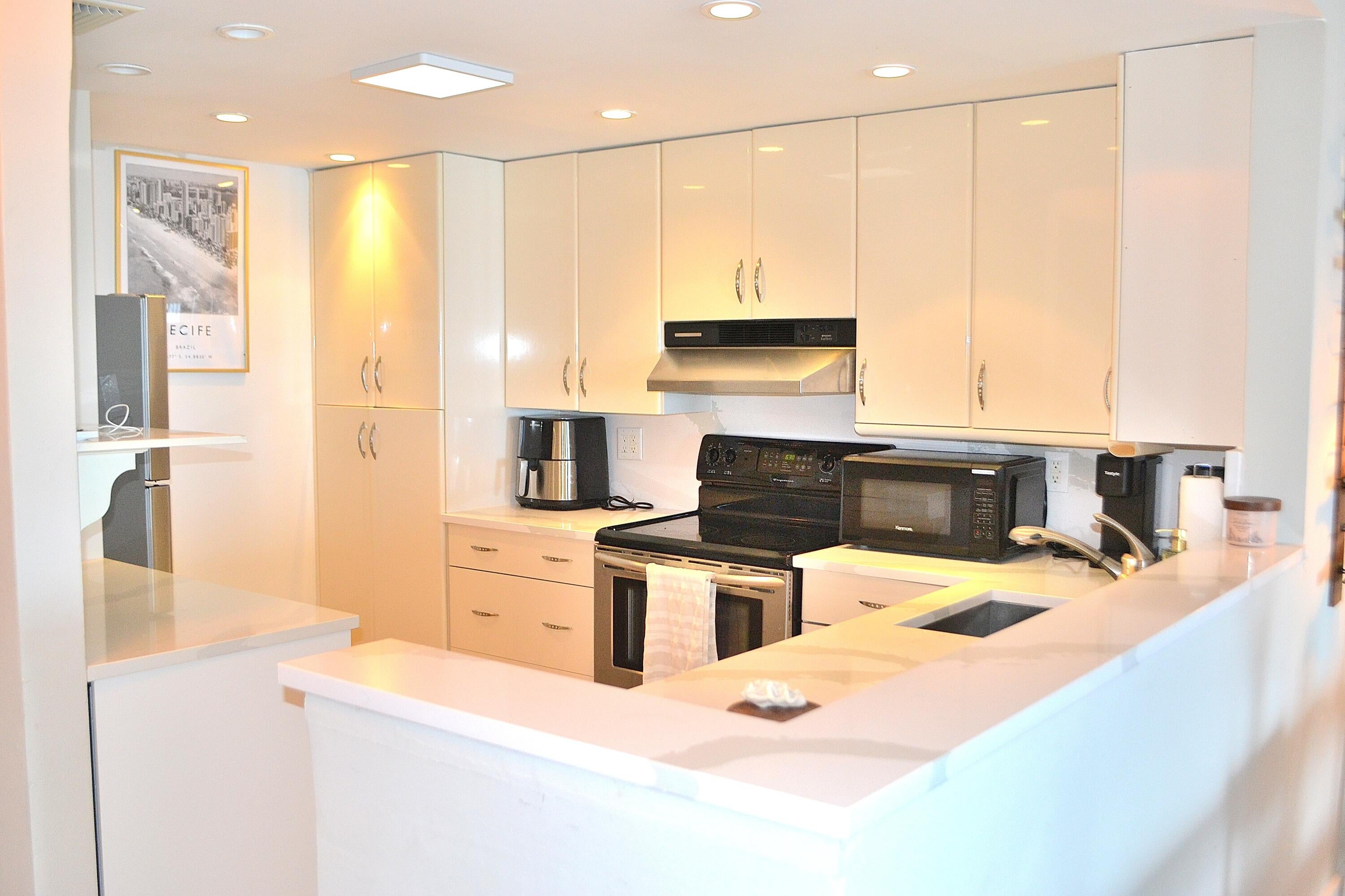 6000 N OCEAN Boulevard 10B, Fort Lauderdale, FL, 33308/$649,000 2 6000 N OCEAN Boulevard 10B