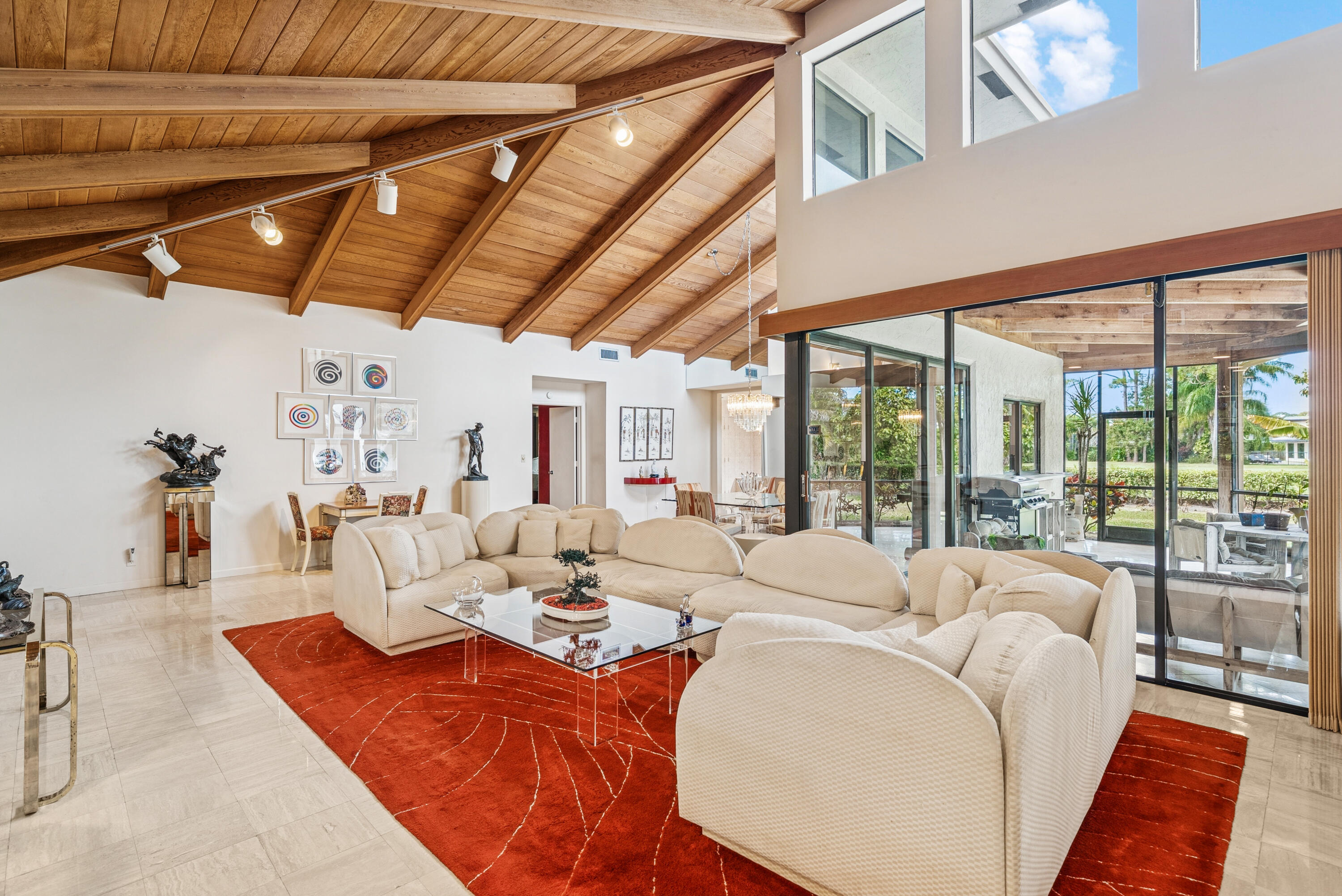 5104 Pineview Circle