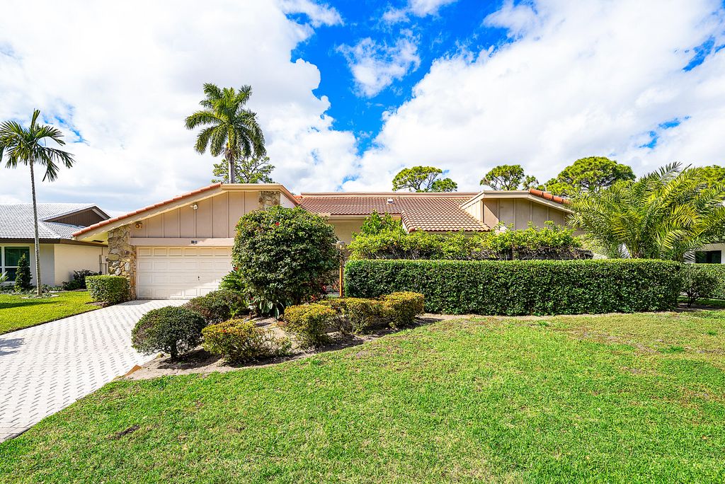 Photo of 5104 Pineview Circle, Delray Beach, FL 33445 (MLS # R11162498)