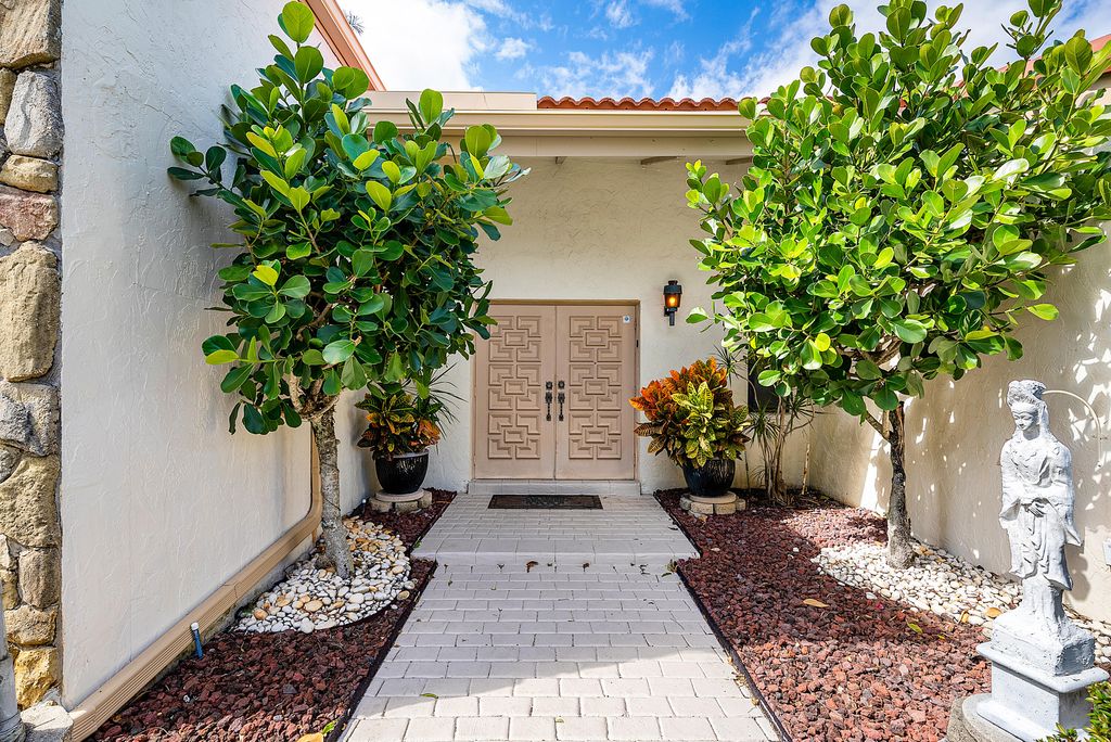 Photo of 5104 Pineview Circle, Delray Beach, FL 33445 (MLS # R11162498)