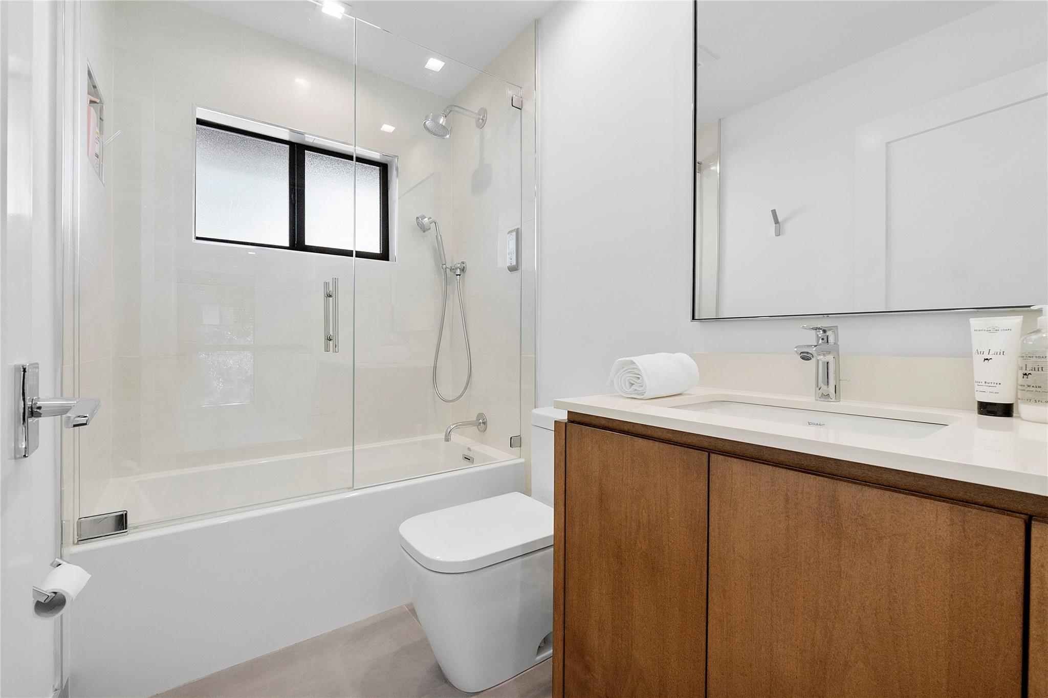 Las Olas Park Corr 6-12 B - Residential