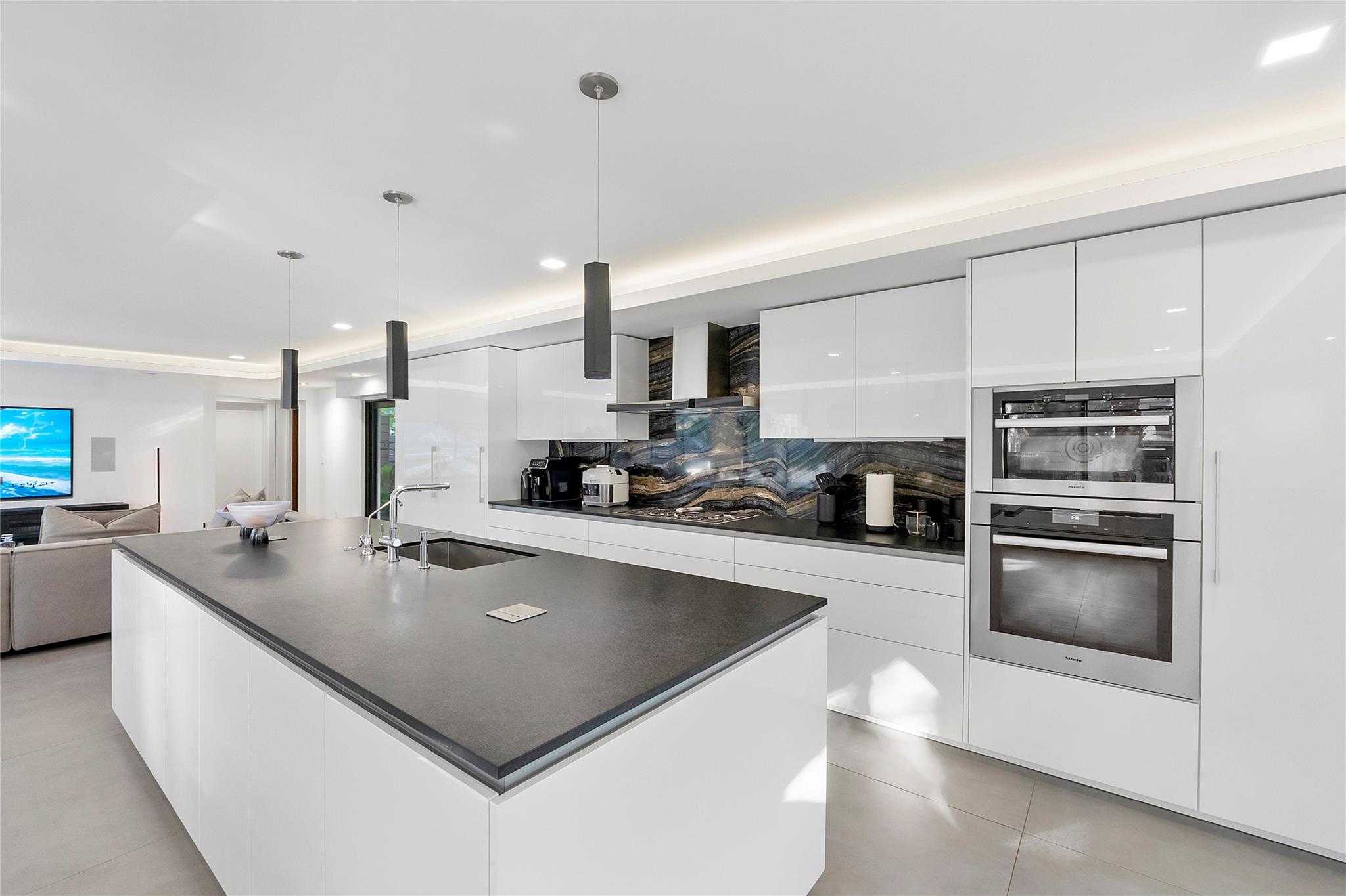 Las Olas Park Corr 6-12 B - Residential