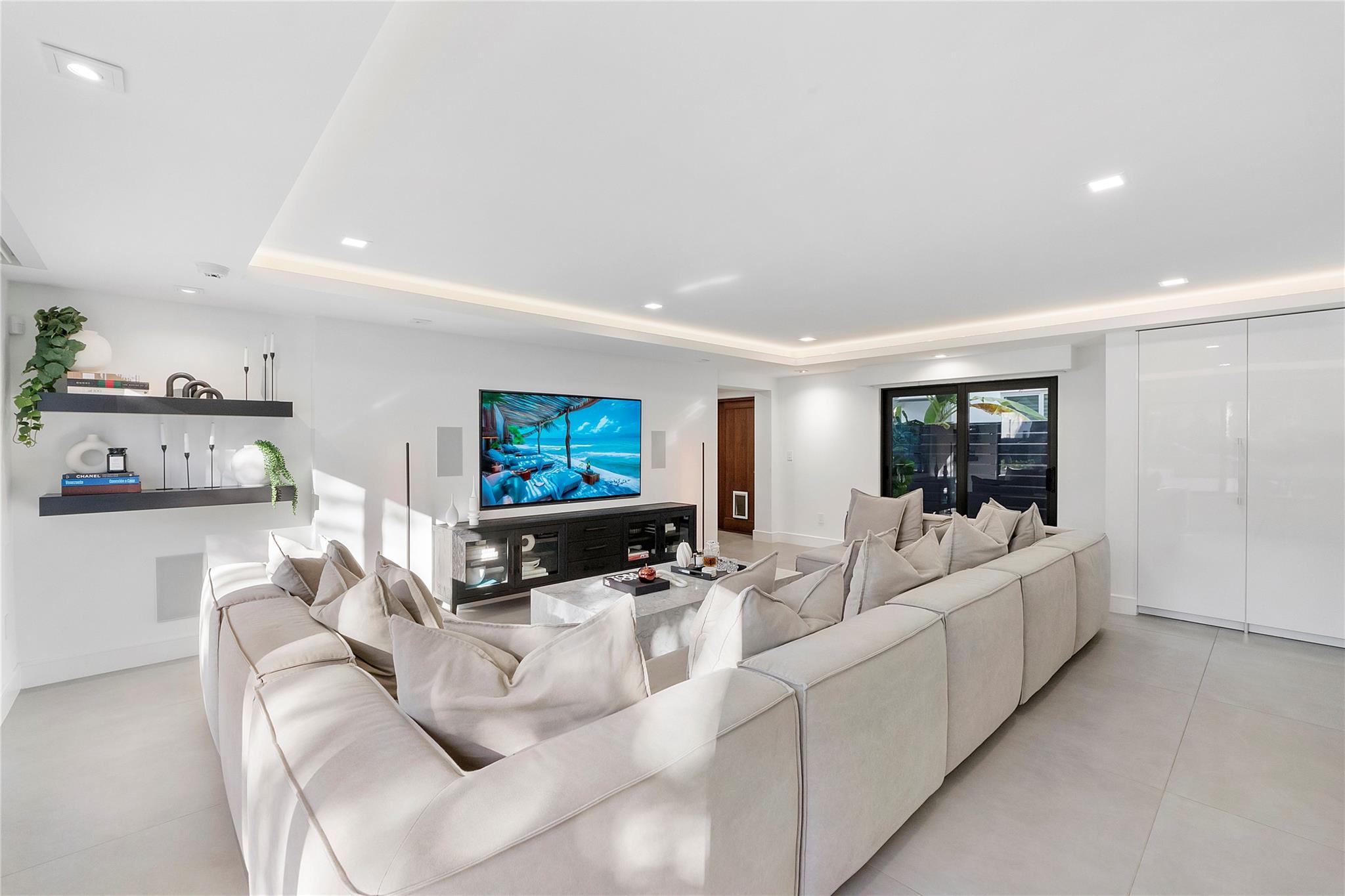 Las Olas Park Corr 6-12 B - Residential