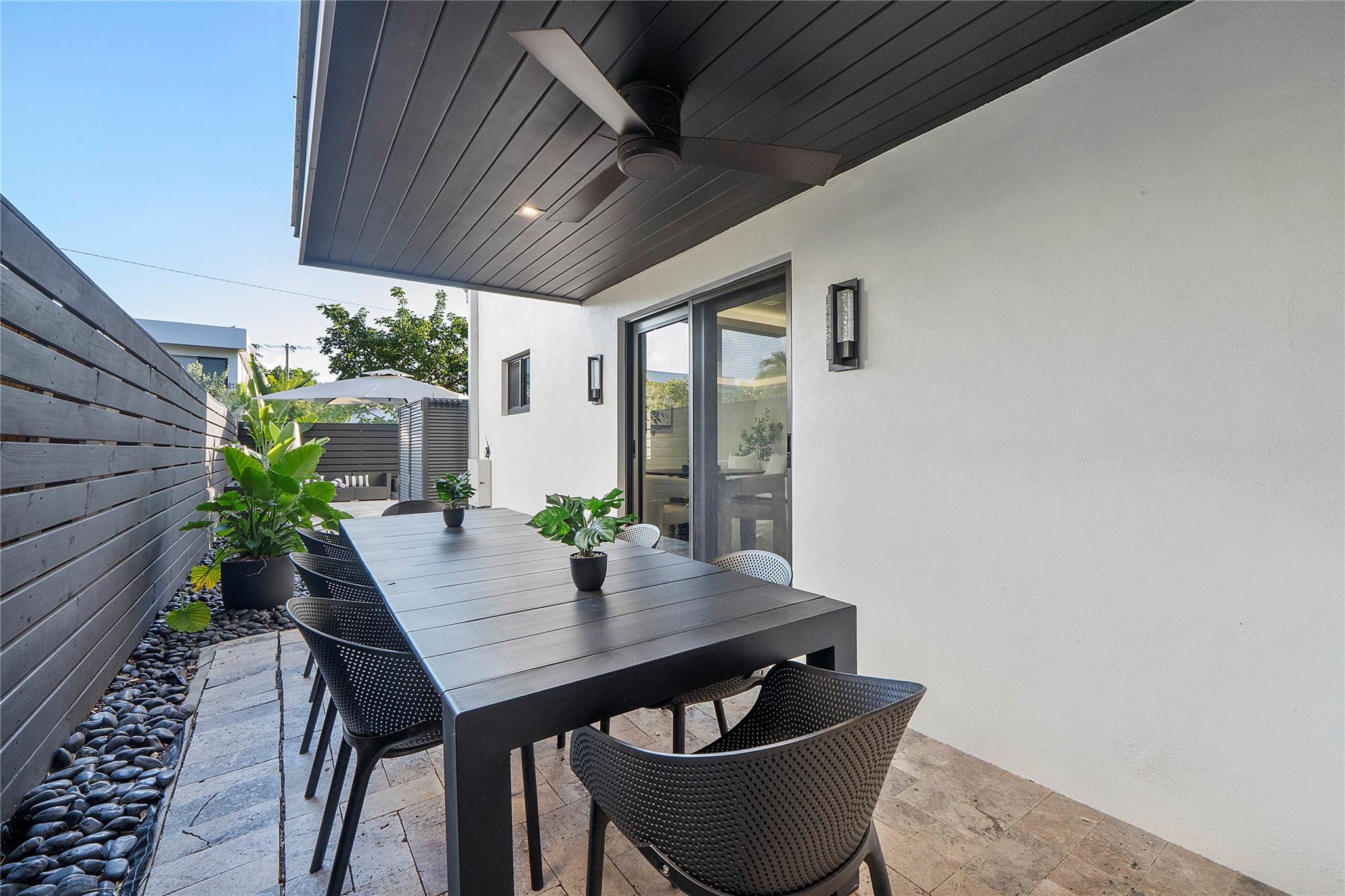 Las Olas Park Corr 6-12 B - Residential