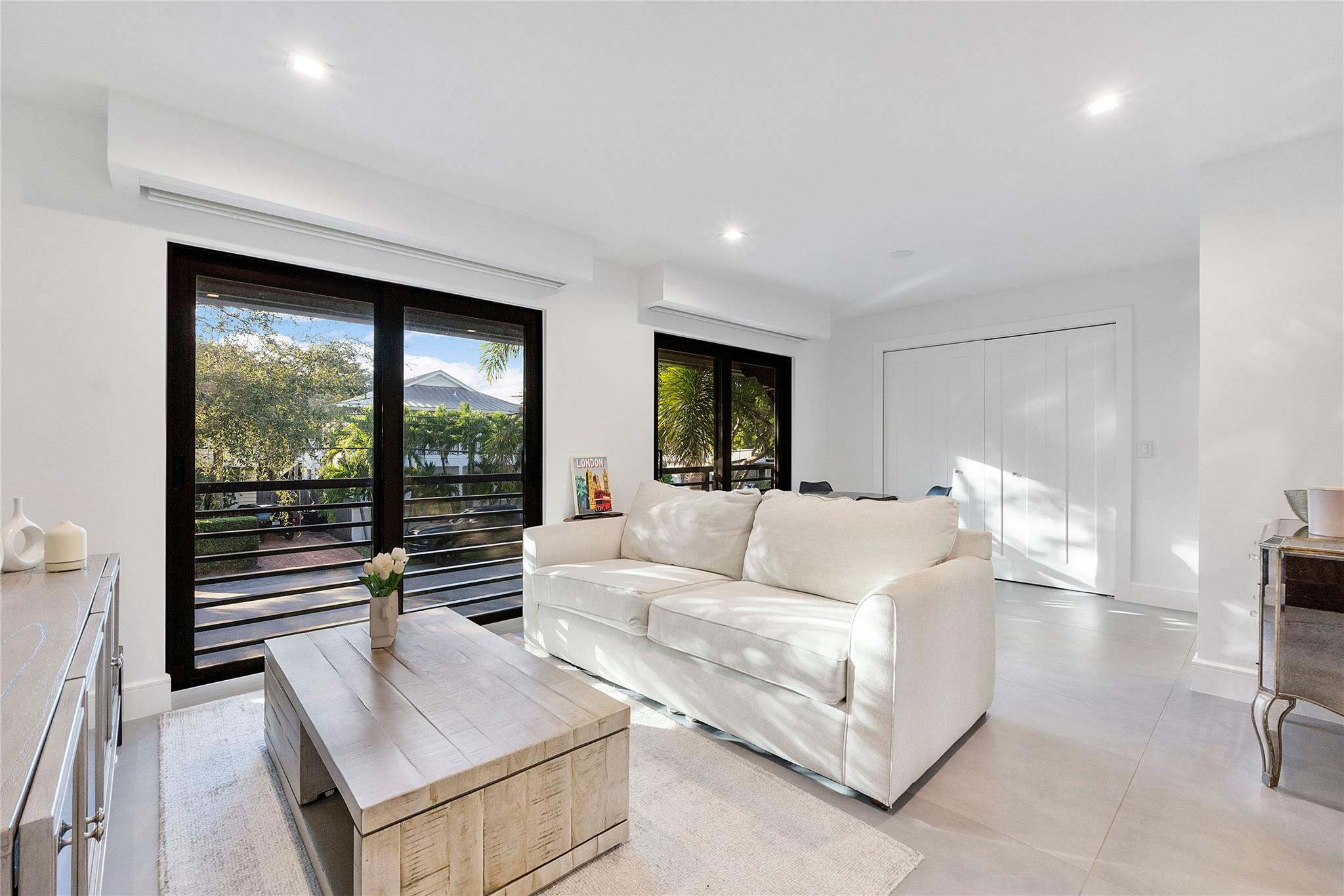 Las Olas Park Corr 6-12 B - Residential