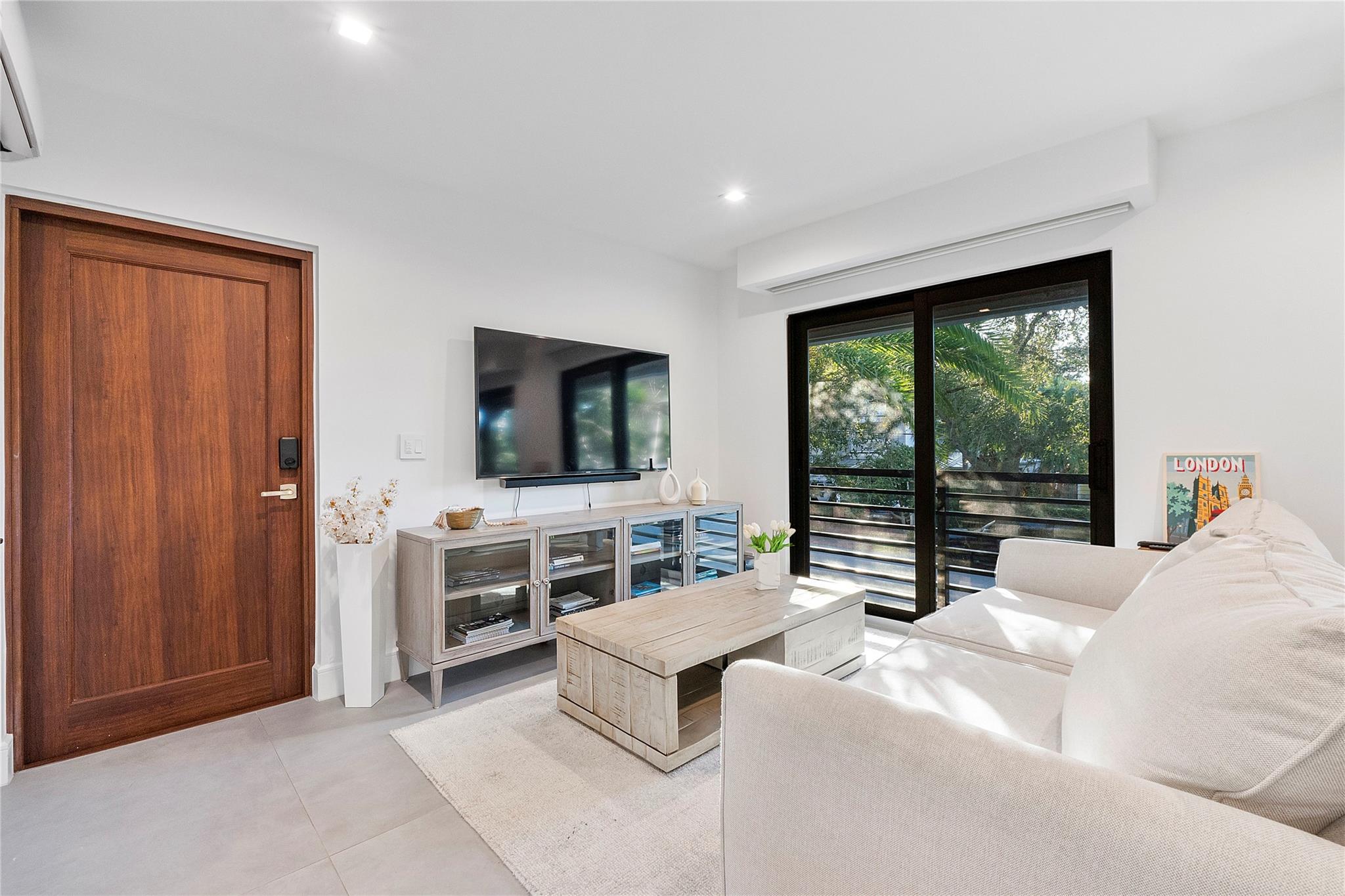 Las Olas Park Corr 6-12 B - Residential