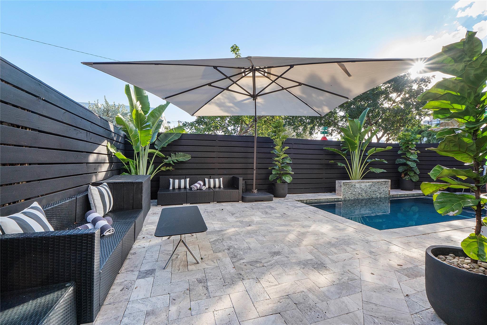 Las Olas Park Corr 6-12 B - Residential