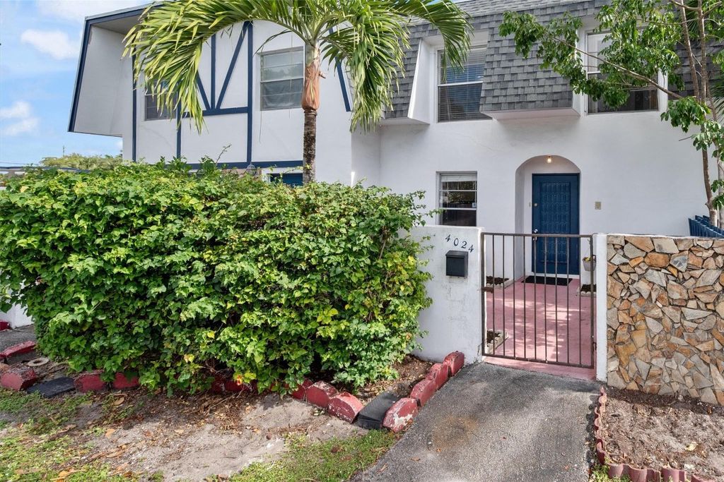 Photo of 4024 SW 67th Terrace #2, Davie, FL 33314 (MLS # F10542014)