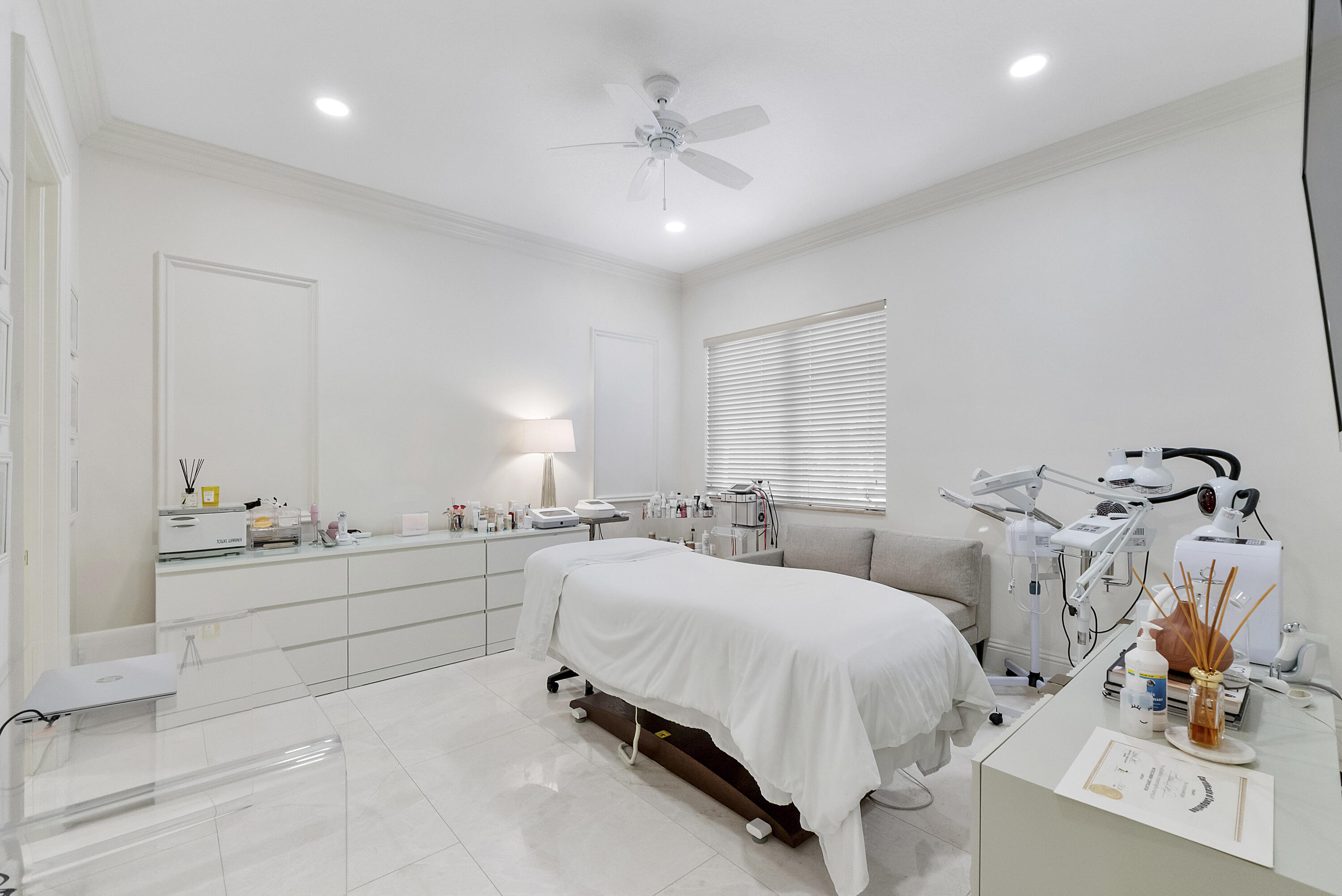 ENCLAVE - Residential
