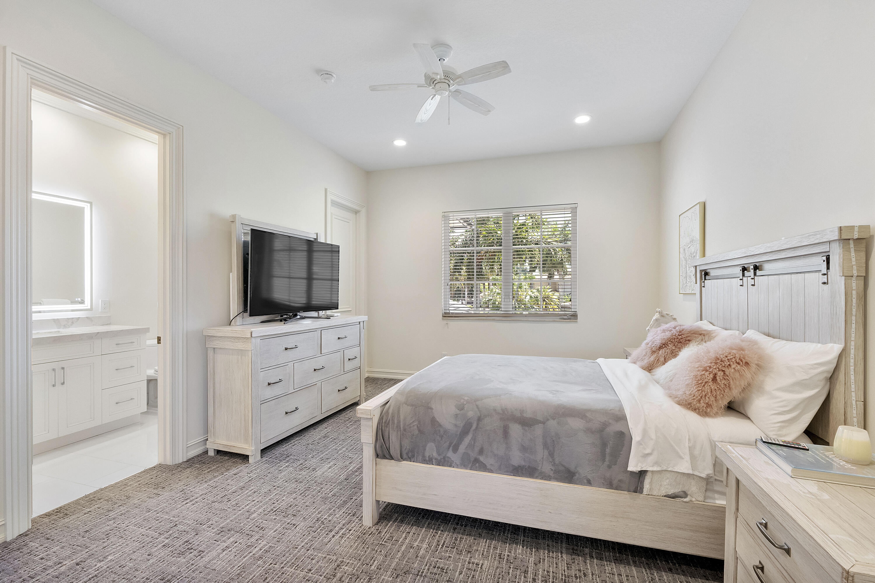 ENCLAVE - Residential