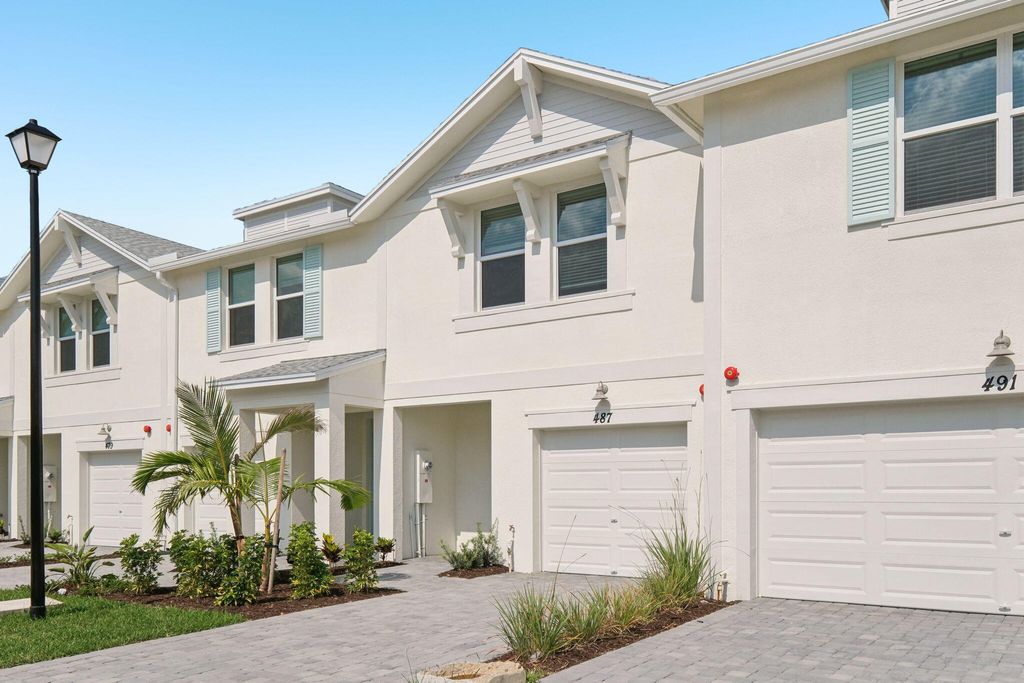 Photo of 487 Salisbury Circle, Fort Pierce, FL 34982 (MLS # R11086594)