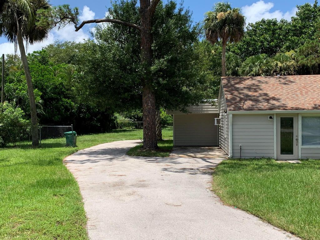 Photo of 5307 Oleander Avenue, Fort Pierce, FL 34982 (MLS # R11004596)