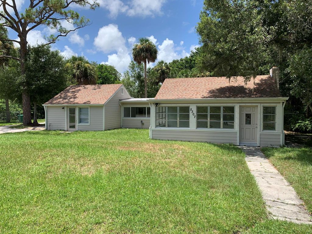 Photo of 5307 Oleander Avenue, Fort Pierce, FL 34982 (MLS # R11004596)