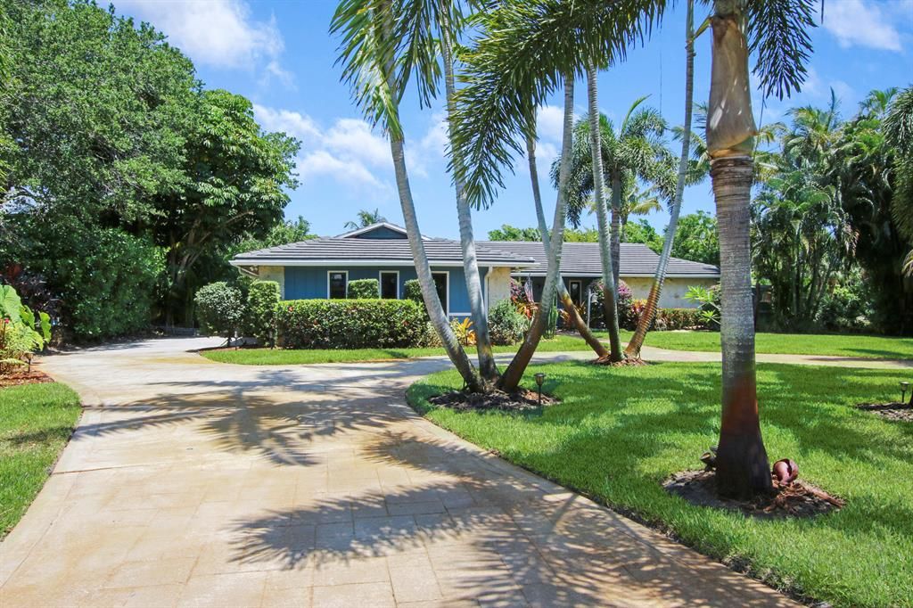 Photo of 4 N Ridgeview Road, Stuart, FL 34996 (MLS # R10720486)