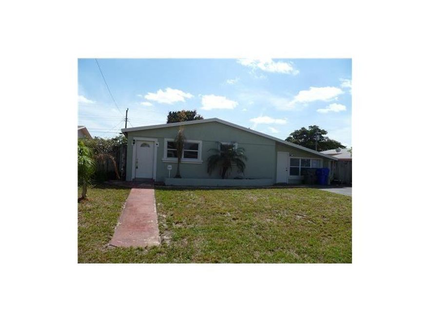 Single family home 4 bedroom 3 bathroom.  4th bedroom used as a guest house, 4th bedroom has it's own full bathroom, full kitchen with separate entry. Can be use for additional income, or easy to convert back. House has a large back yard with plenty of yard space. Must see to appreciate the value of this home.