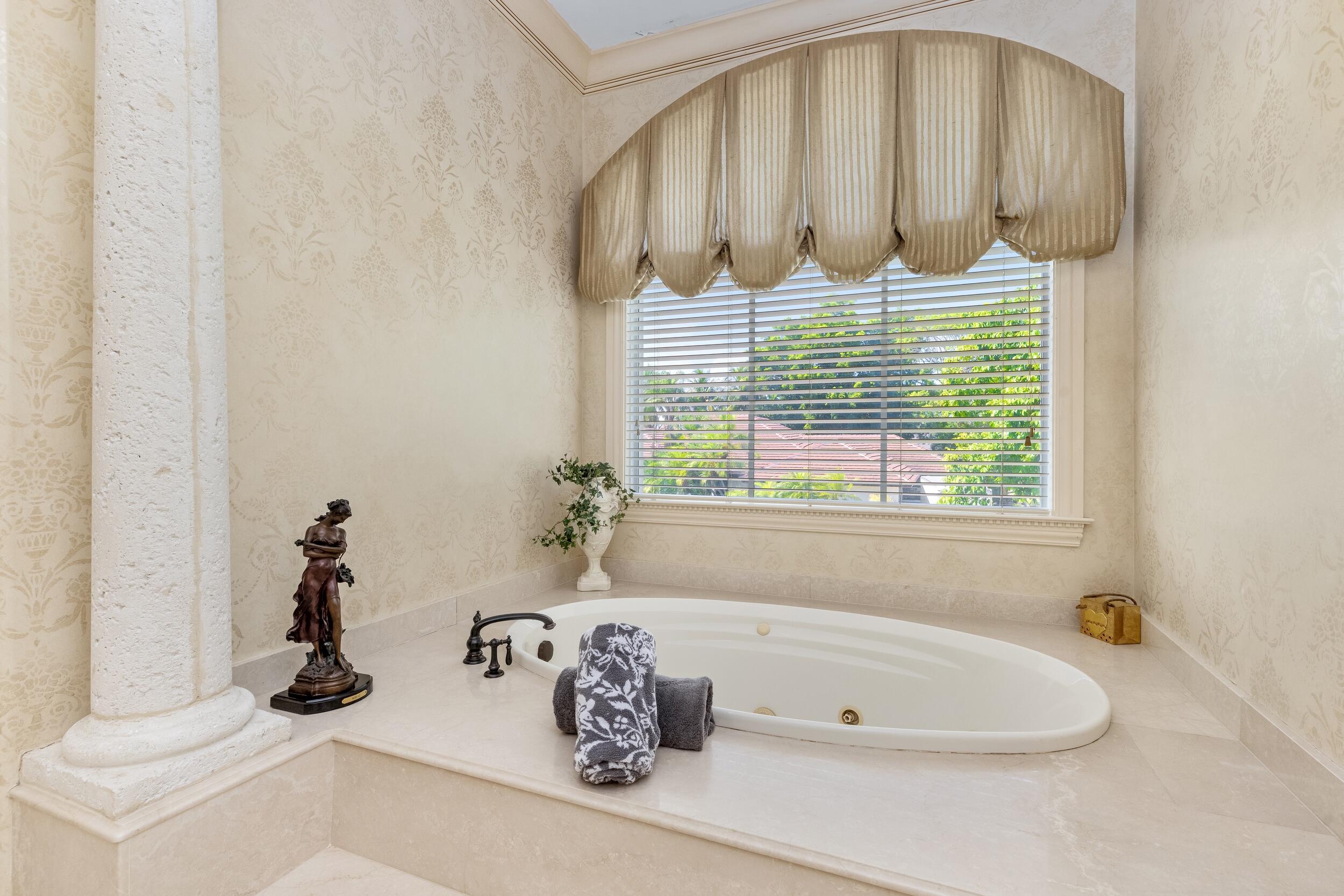 Properties | Stephanie Kaufman 780 NE Orchid Bay Drive