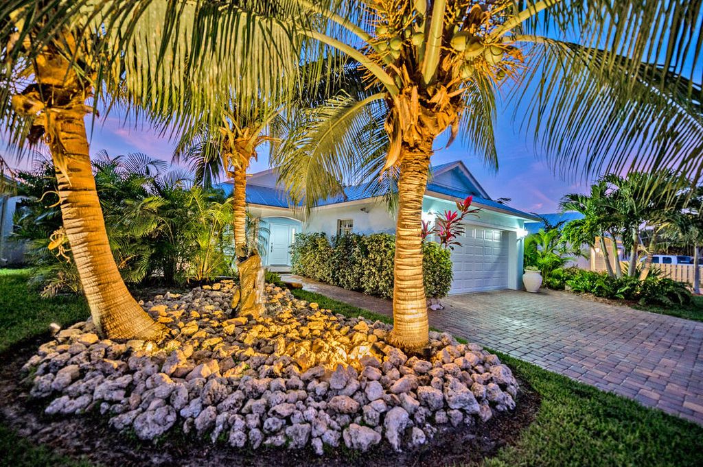 Photo of 17723 Carver Avenue, Jupiter, FL 33458 (MLS # R10991381)