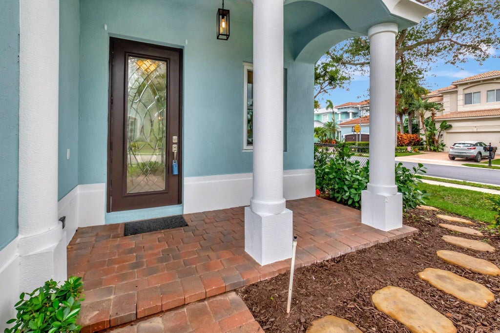 Photo of 40 COUNTRY LAKE Circle, Boynton Beach, FL 33436 (MLS # B26083012)