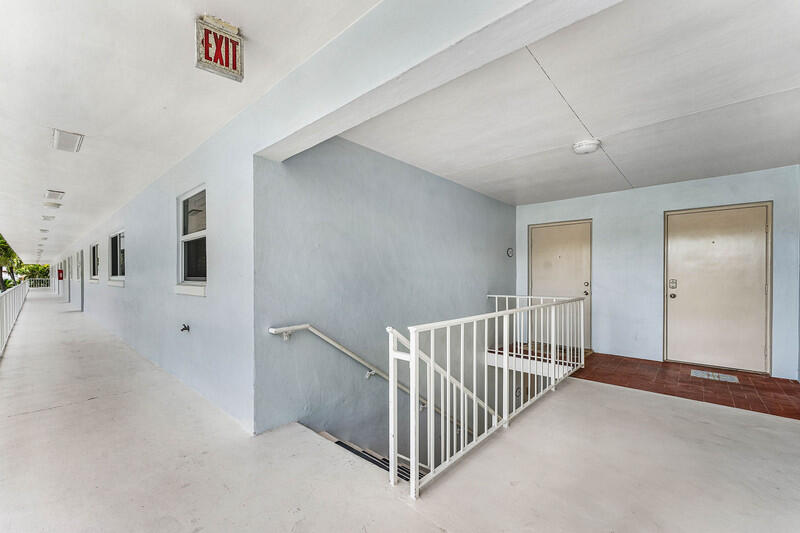 Photo of 207 Tropic Isle Drive #2100, Delray Beach, FL 33483 (MLS # B26081080)