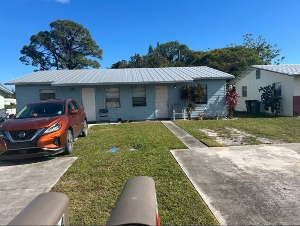 Photo of 2548 Seneca Avenue, Fort Pierce, FL 34946 (MLS # R11051624)