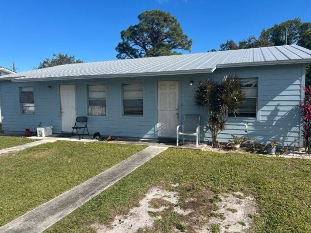 Photo of 2548 Seneca Avenue, Fort Pierce, FL 34946 (MLS # R11051624)