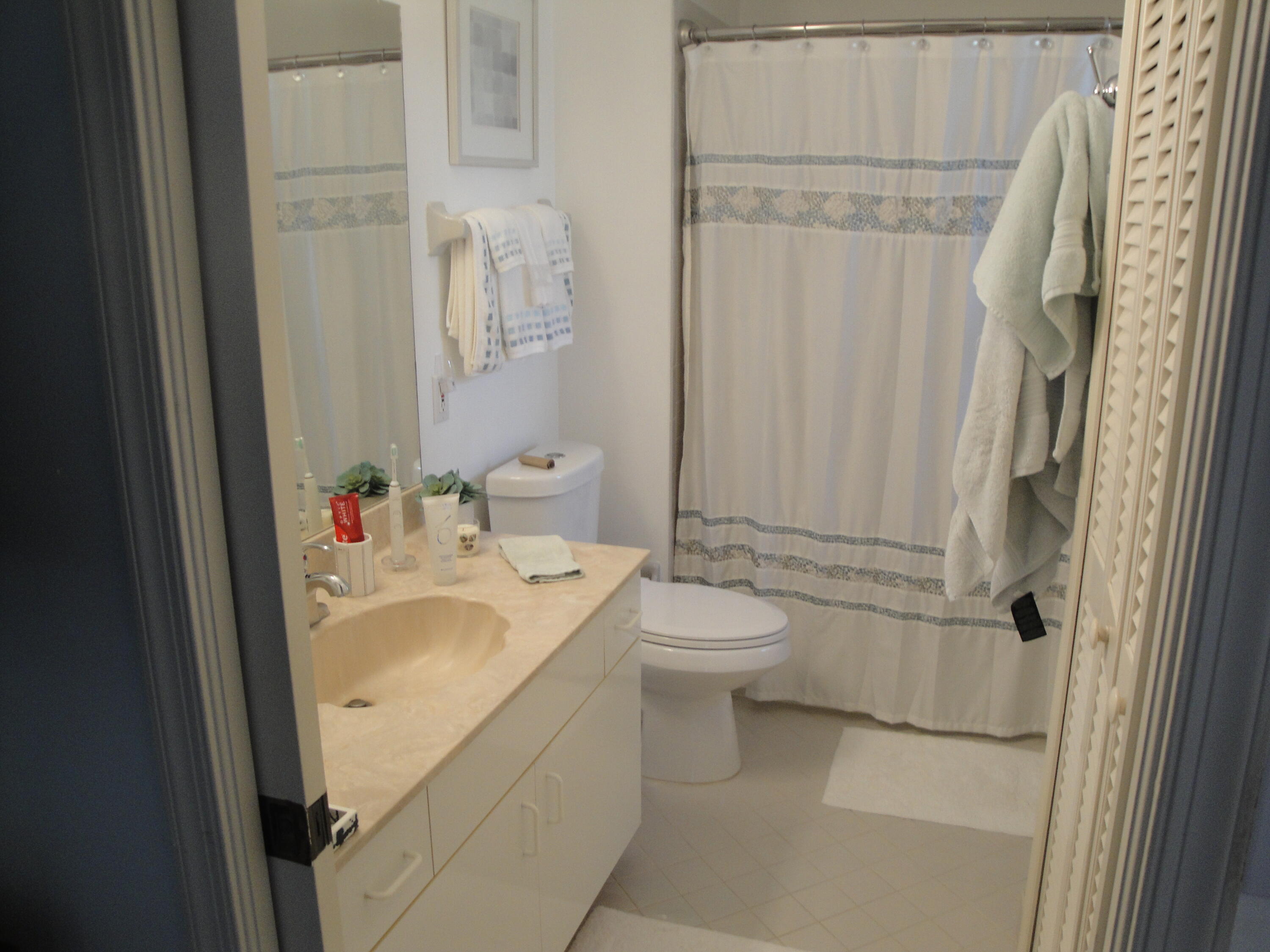 VILLAS DE LA COSTA COND DECL FILED 8-22-80 - Residential