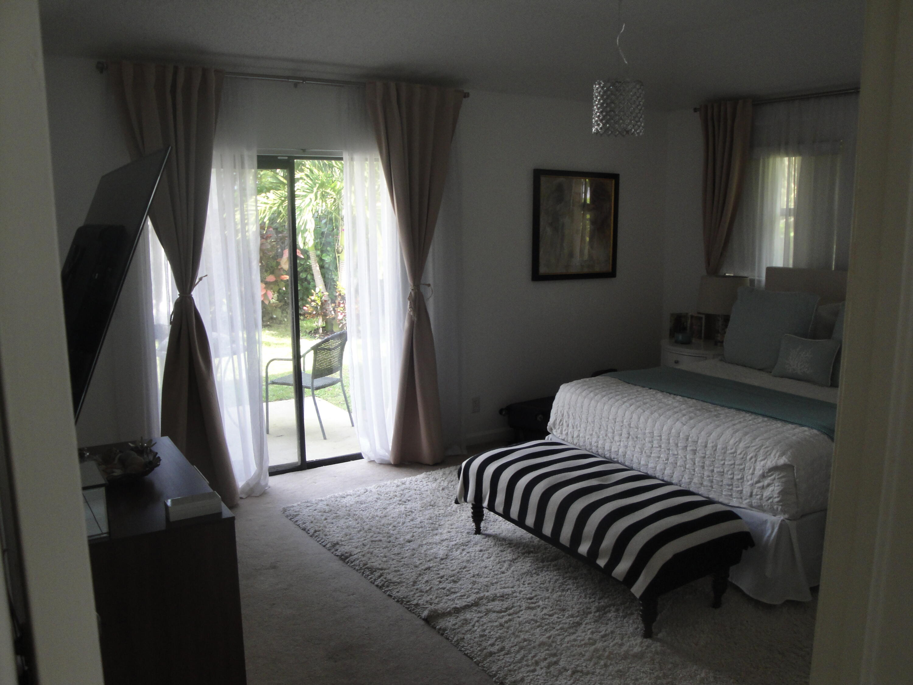 VILLAS DE LA COSTA COND DECL FILED 8-22-80 - Residential