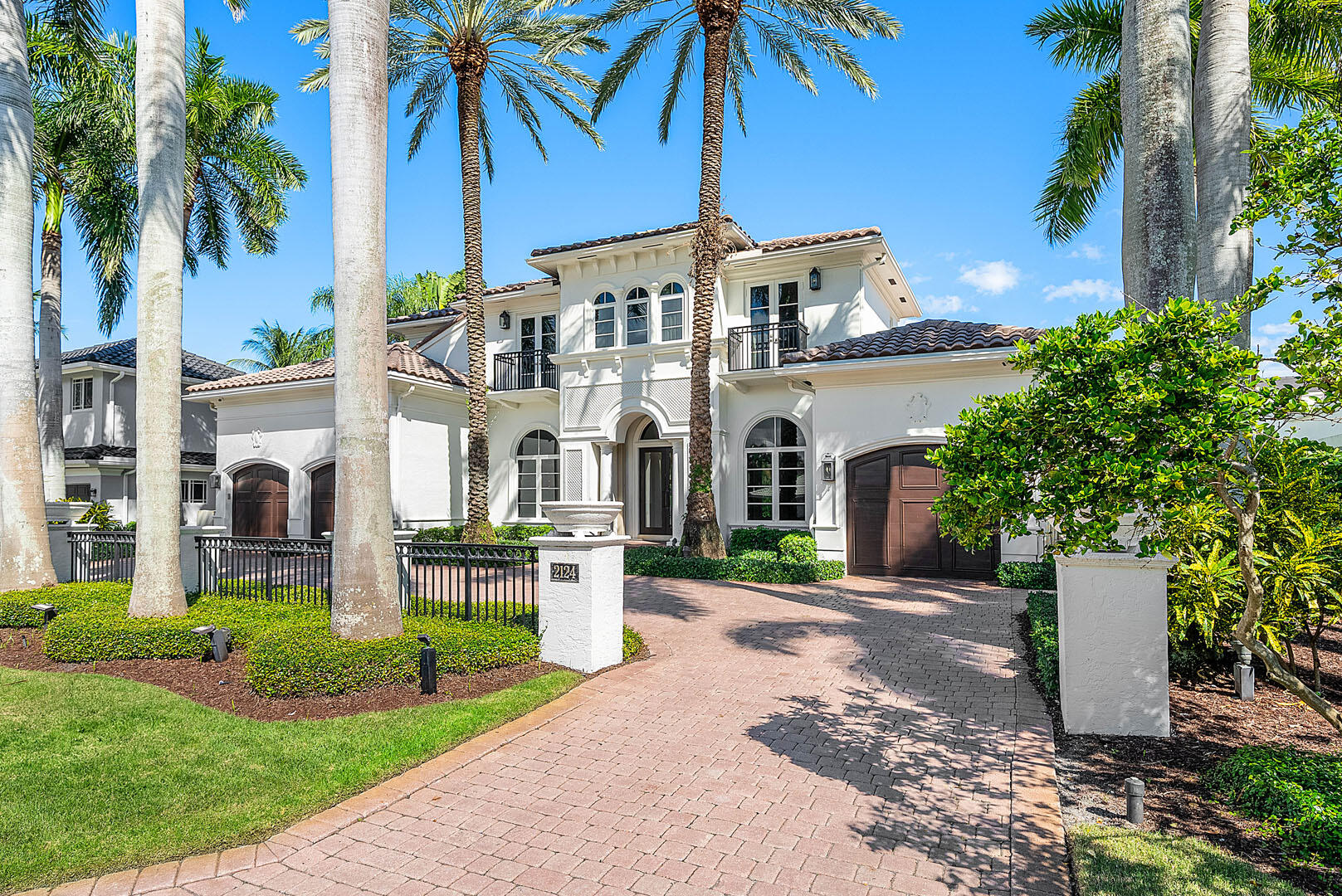 ROYAL PALM YACHT & COUNTRY CLUB - Residential