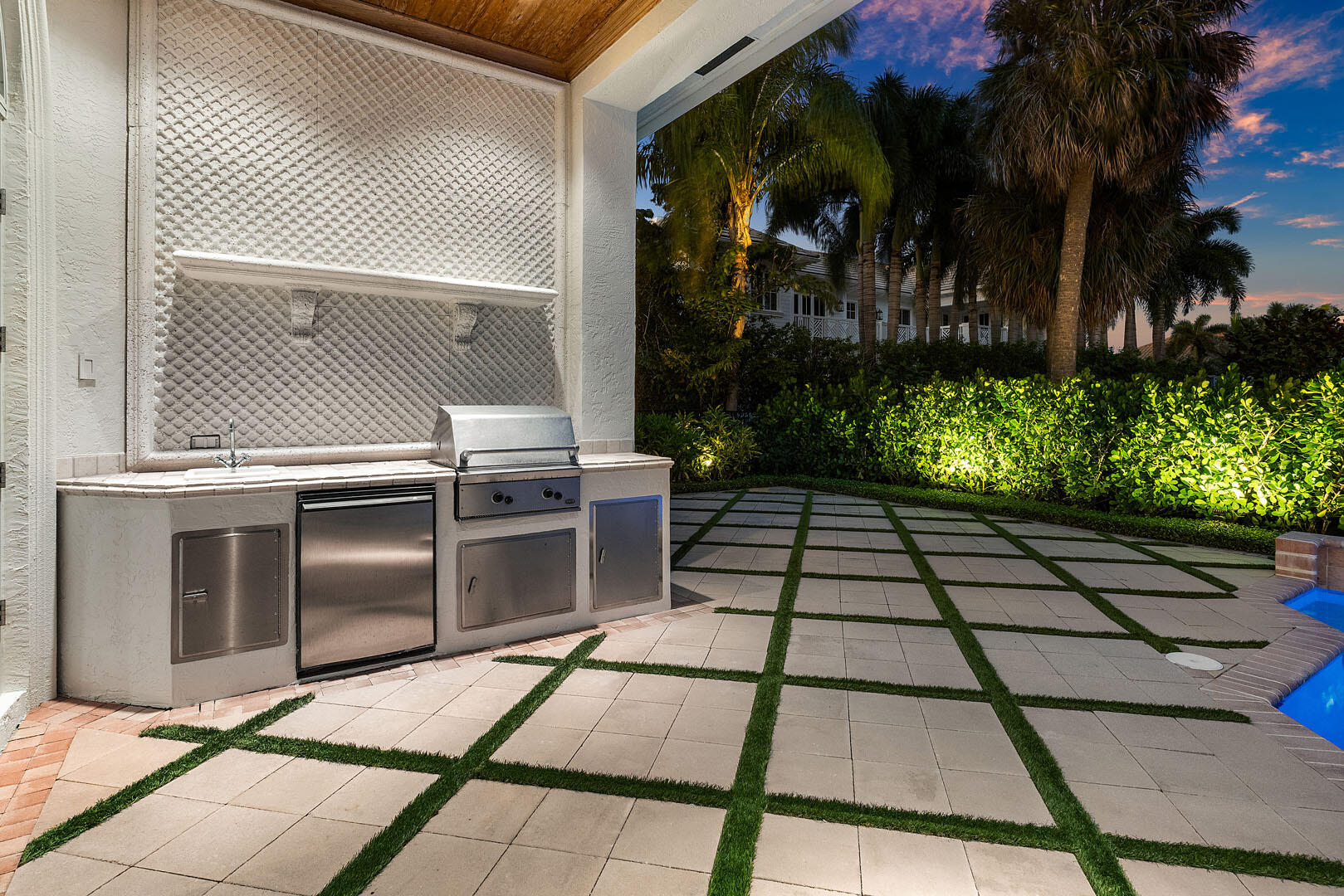 ROYAL PALM YACHT & COUNTRY CLUB - Residential