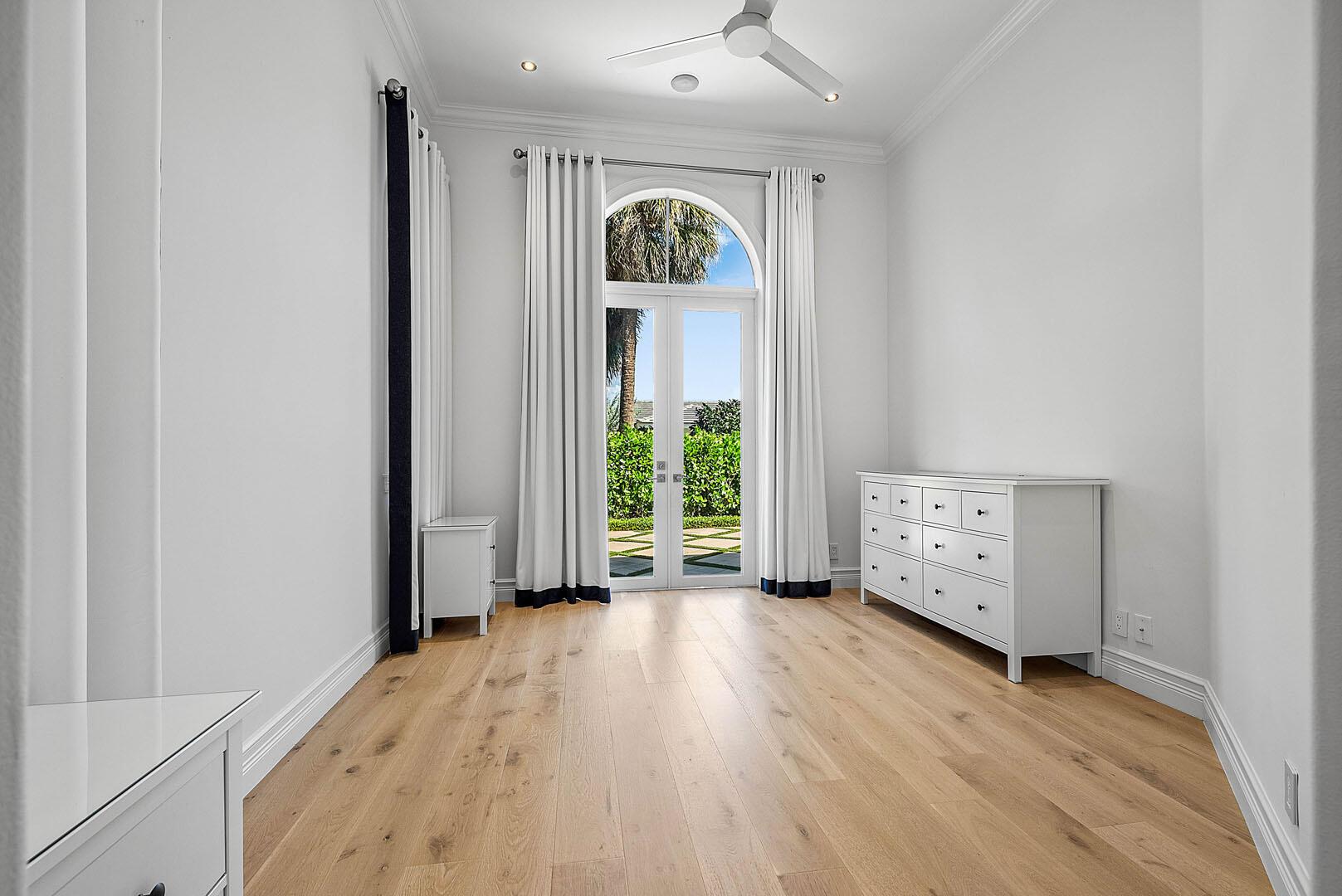 ROYAL PALM YACHT & COUNTR - Residential