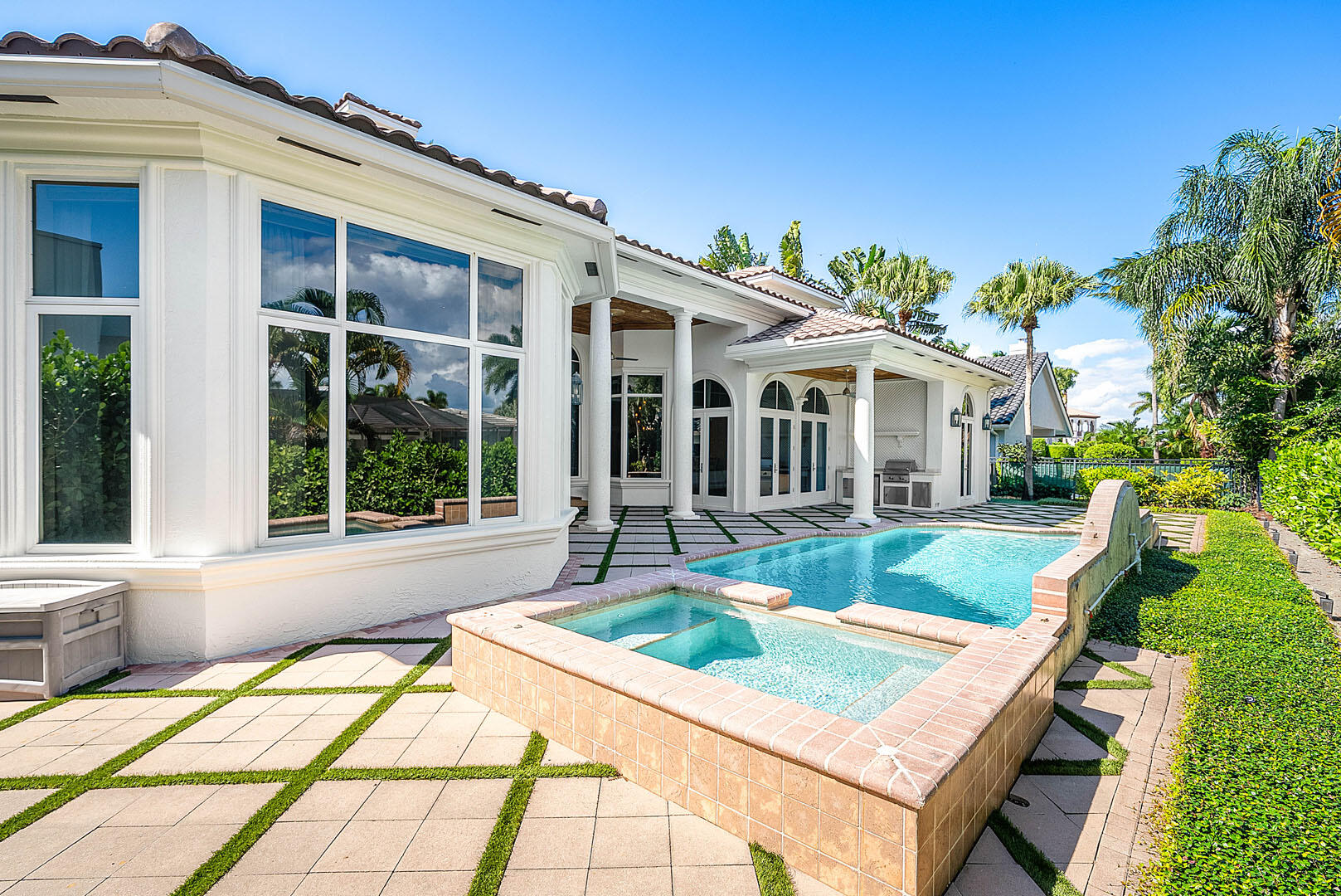 ROYAL PALM YACHT & COUNTRY CLUB - Residential