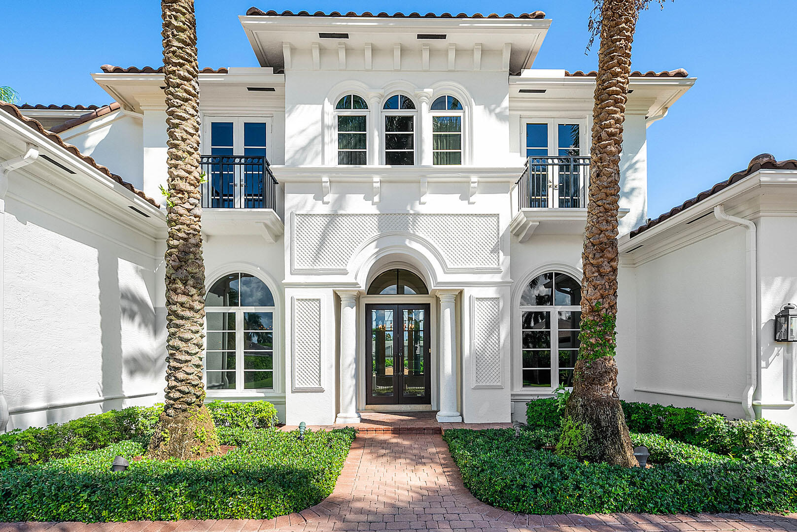 ROYAL PALM YACHT & COUNTRY CLUB - Residential